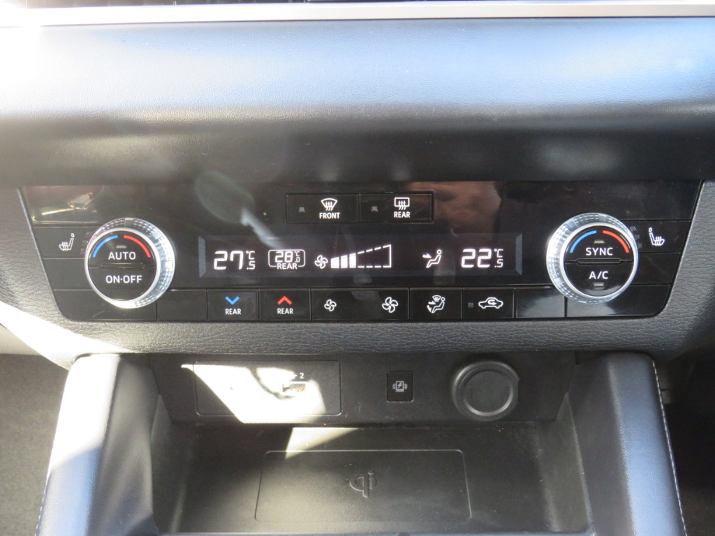 S7084419.jpg