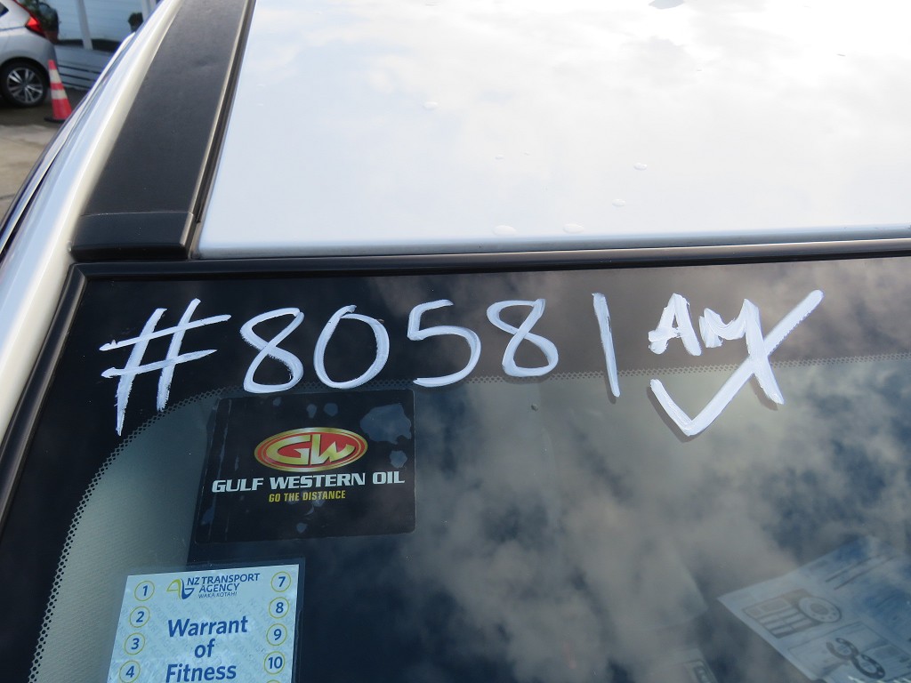 S8058121.jpg